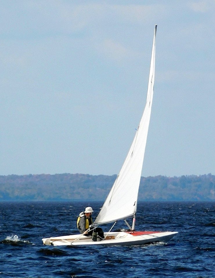 Bombardier Invitation sailboat 3283
