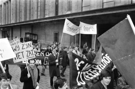 Boeren met spandoeken tijdens de actie, Bestanddeelnr 924-3886