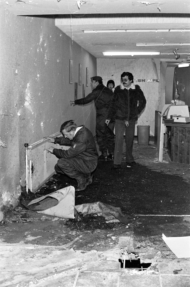 Bomaanslag op Turks reisbureau in Leidsestraat, Amsterdam grote belangstelling v, Bestanddeelnr 930-6003