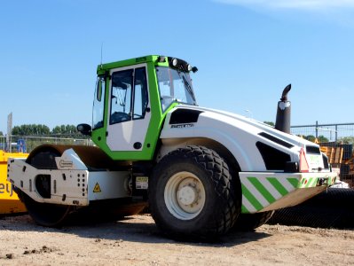 Bomag BW 213 DH single drum roller p4
