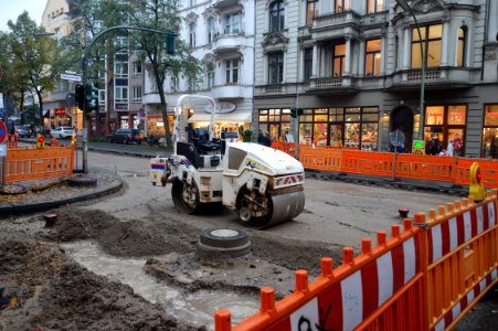 Bomag BW 135 in Berlin Albrechtstr. Spielvogel