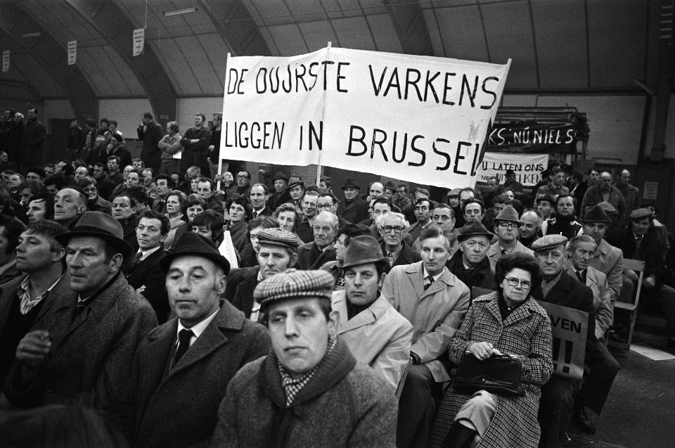 Boeren demonstreren in Brabanthallen in Den Bosch tegen voorstellen van de EEG o, Bestanddeelnr 930-7376