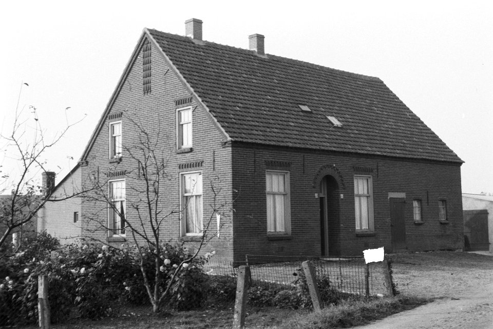 Boerderij te Huisseling (ruilverkaveling Land van Ravenstein), Bestanddeelnr 170-1756