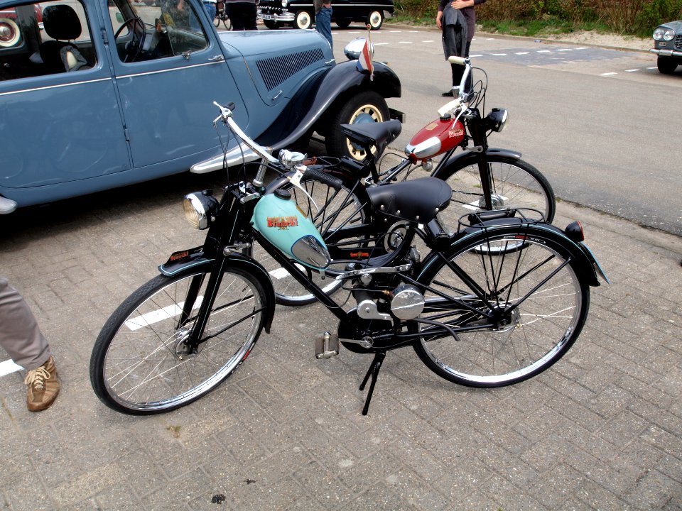 Blue and Red Bianchi Aquilotto