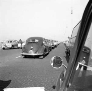 Boulevard Scheveningen op uit trekkenden bij warm weer, Bestanddeelnr 916-2210