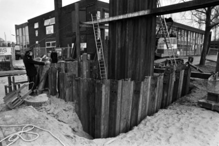 Bom uit 1941, 6,5 meter onder grond aan Purmerweg in Purmerend ontdekt, explosie, Bestanddeelnr 931-1309