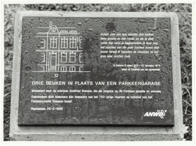 Bomans Monument op de Parklaan. Geschonken in 1997 door Wim Cerutti. NL-HlmNHA 54036901