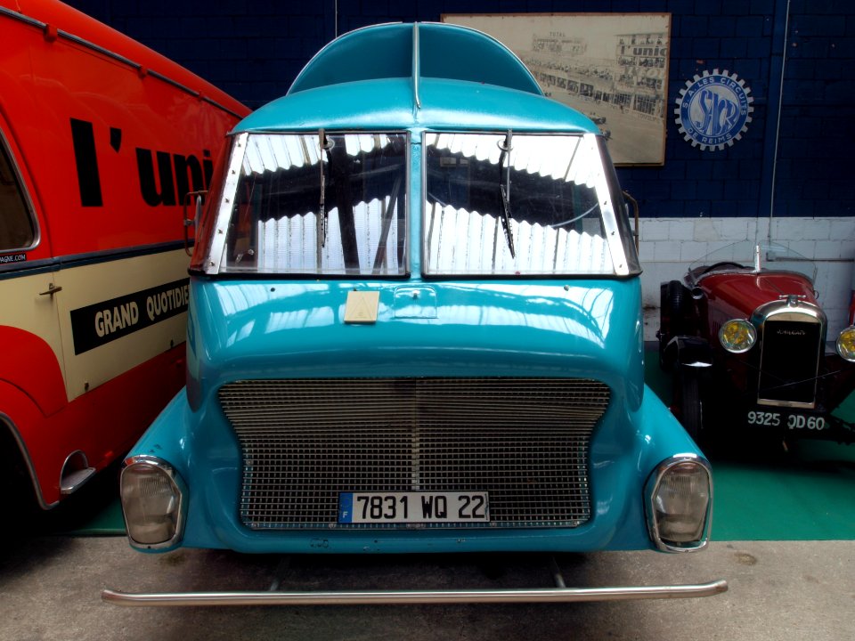 Blue bus at Musee Automobile de Reims pic1