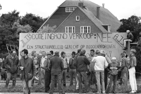 Boeren in de Wieringermeer demonstreren tegen openbare verkoop van staatsboerder, Bestanddeelnr 933-0402