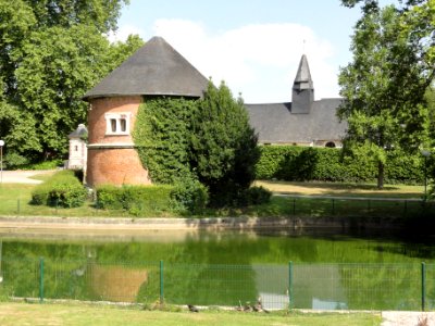 Bois-Himont (Seine-Mar.) pigeonnier du château et église