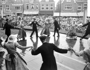 Boerengastdag met vetveemarkt in Schagen Volksdansen, Bestanddeelnr 912-8432