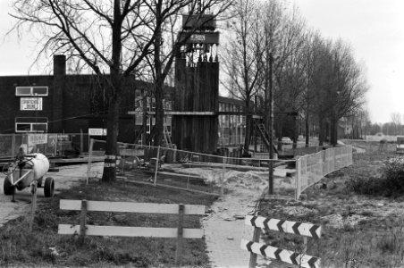Bom uit 1941, 6,5 meter onder grond aan Purmerweg in Purmerend ontdekt, explosie, Bestanddeelnr 931-1311