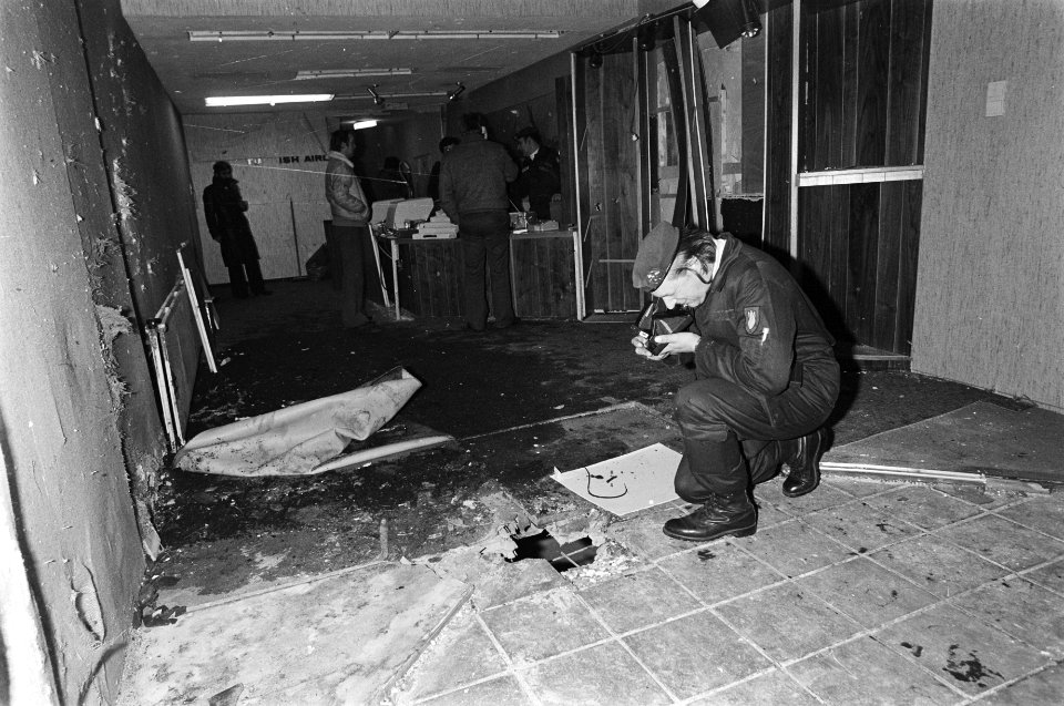 Bomaanslag op Turks reisbureau in Leidsestraat, A'dam, mijnopruimingsdienst maak, Bestanddeelnr 930-6001