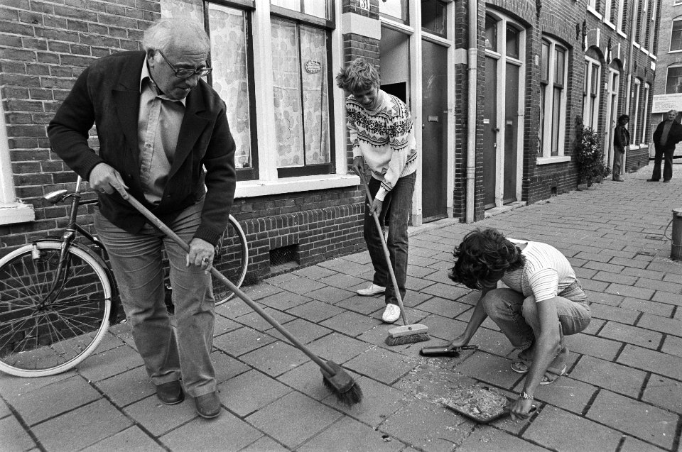 Bomaanslag op Bureau Huisvesting Amsterdam bewoners van t.o. liggende huizen ru, Bestanddeelnr 932-2355