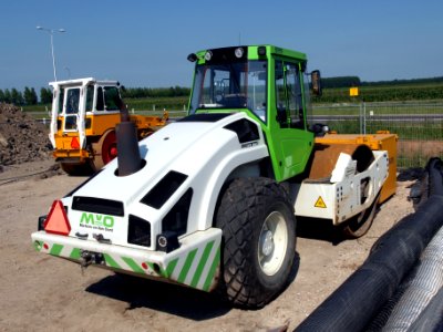 Bomag BW 213 DH single drum roller p1
