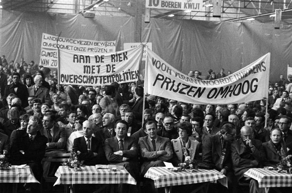Boeren demonstreren in Bleiswijk tegen prijsbeleid EEG overzicht, Bestanddeelnr 930-7388