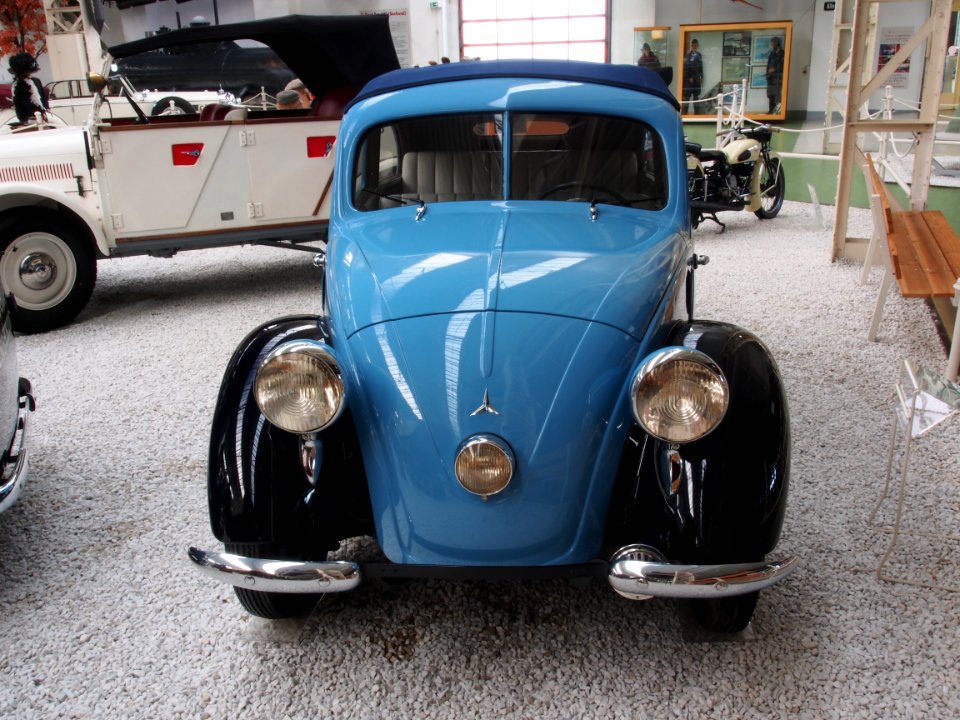 Blue 1938 Mercedes-Benz 170H pic3