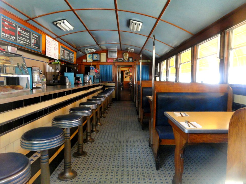 Blue Moon Diner (Miss Toy Town Diner) - Gardner, MA - DSC00910