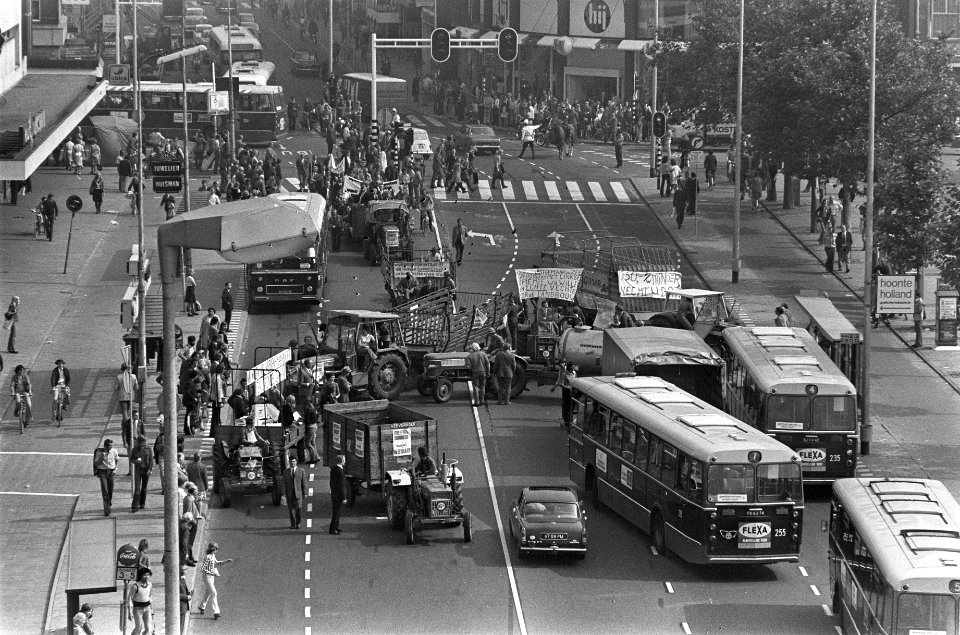 Boerendemonstratie in Utrecht, overzicht demonstratie (van boven af), Bestanddeelnr 927-4533