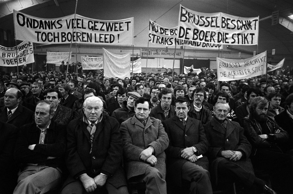 Boeren demonstreren in Brabanthallen in Den Bosch tegen voorstellen van de EEG o, Bestanddeelnr 930-7378