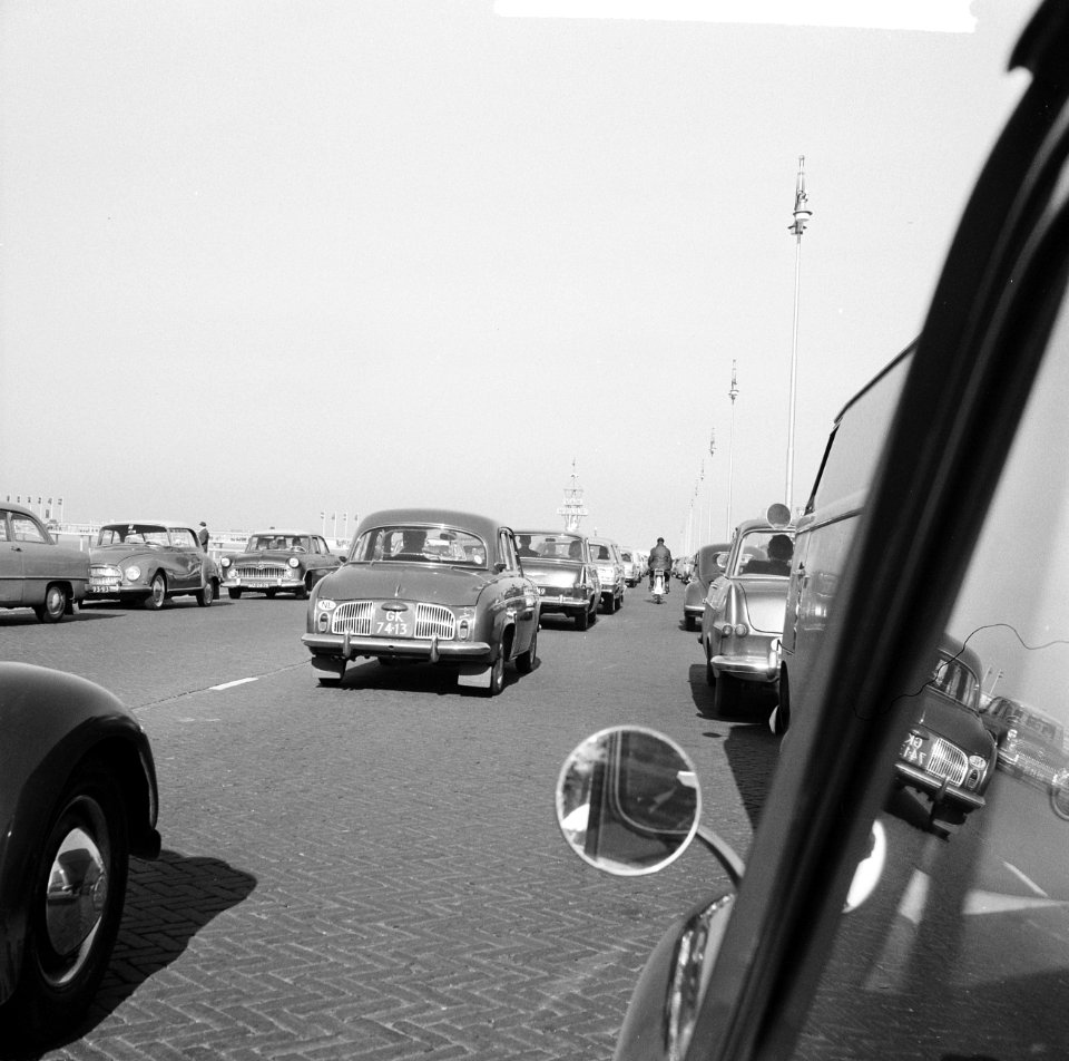 Boulevard Scheveningen op uit trekkenden bij warm weer, Bestanddeelnr 916-2204