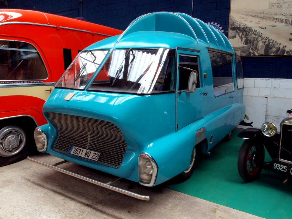 Blue bus at Musee Automobile de Reims pic2