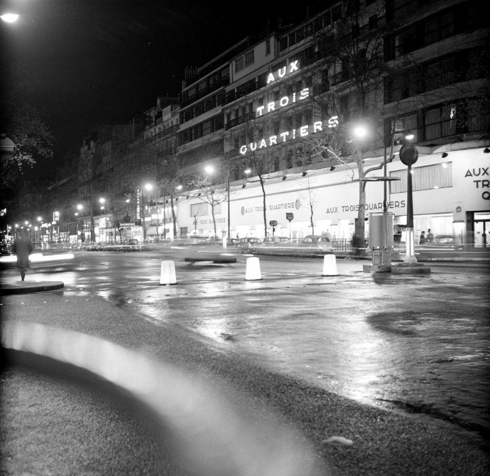 Boulevard de la Madeleine tijdens een regenachtige avond, Bestanddeelnr 254-0340