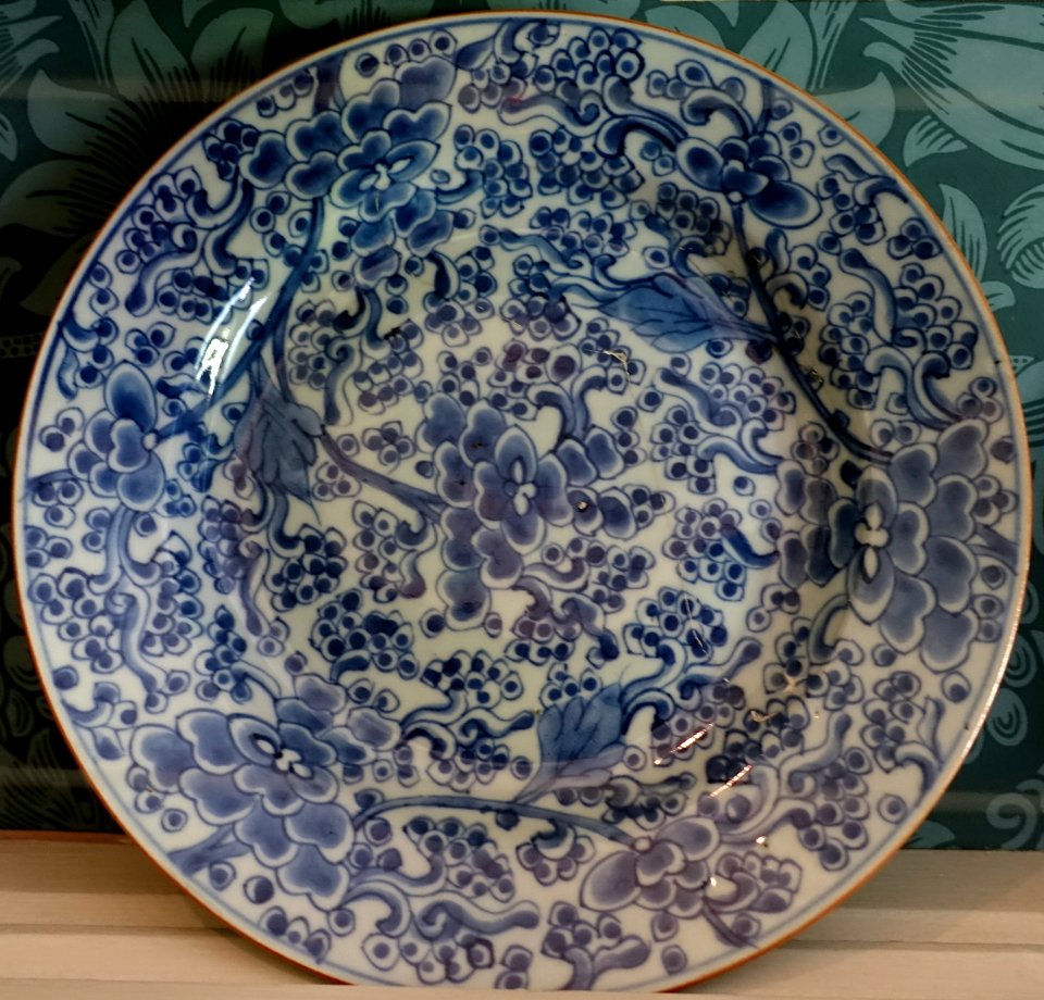 Blue and white plate, ceramic - Kelmscott Manor - Oxfordshire, England - DSC00020