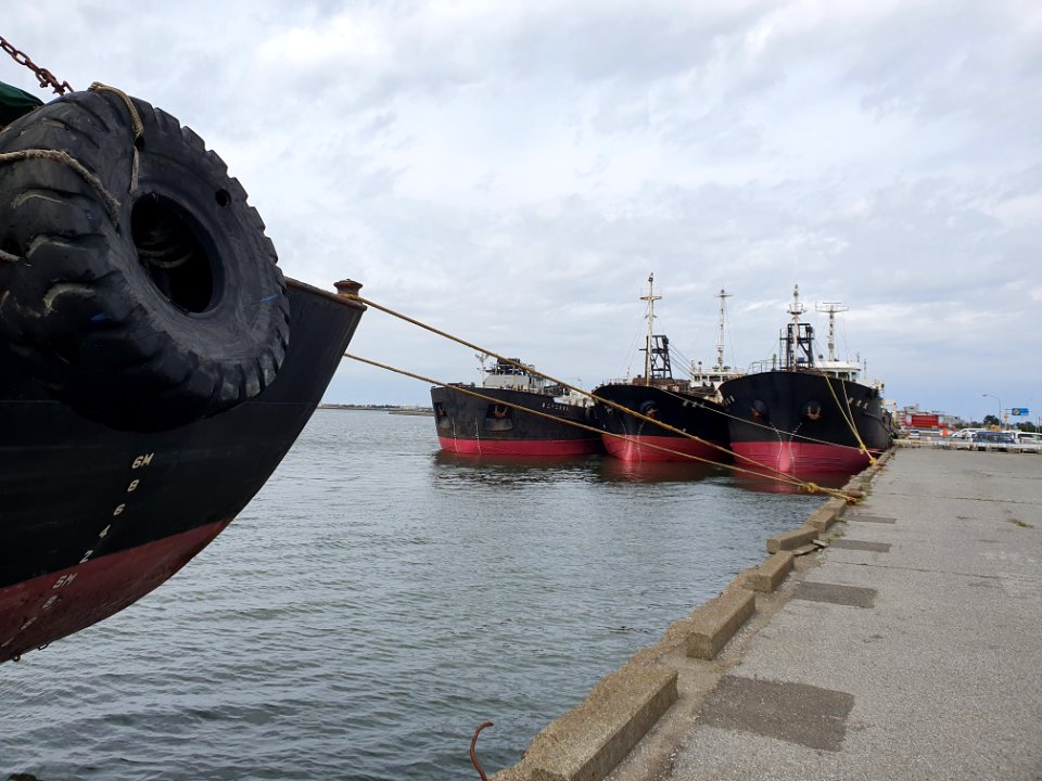 Boats in Kisarazu port 9