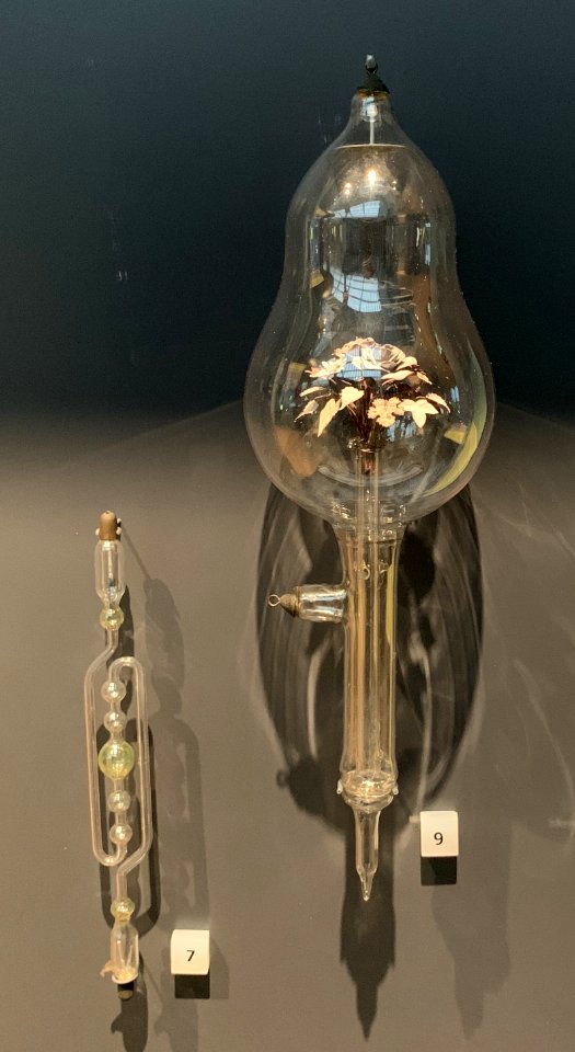 Bouquet Crookes tube, National Museum of Scotland