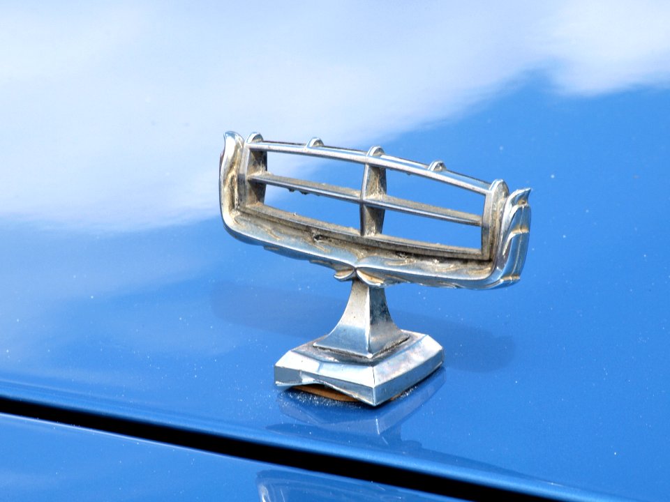Blue Lincoln Continental p4