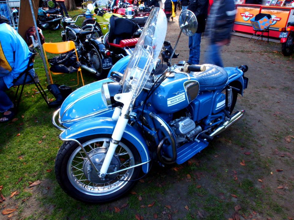 Blue Moto Guzzi with sidecar pic2