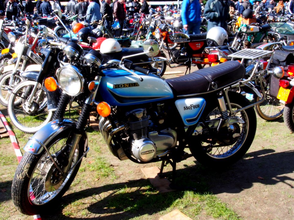 Blue honda 550Four pic1