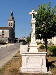 Bouquemont (Meuse) croix de chemin dans la rue principale