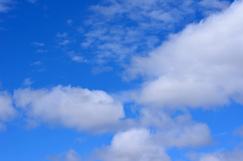 BlueSkyWhiteClouds16