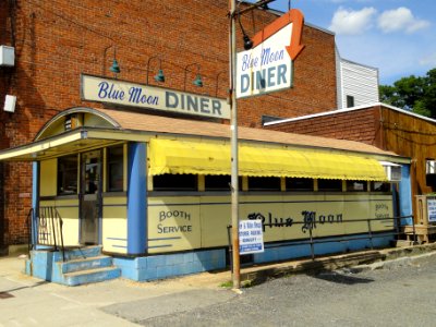 Blue Moon Diner (Miss Toy Town Diner) - Gardner, MA - DSC00907