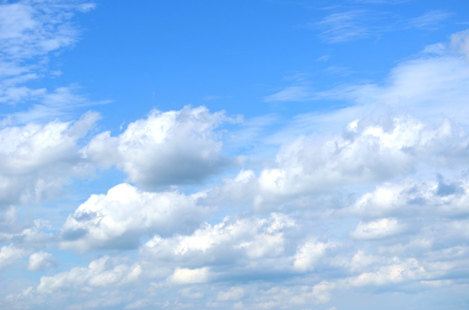 BlueSkyWhiteClouds25