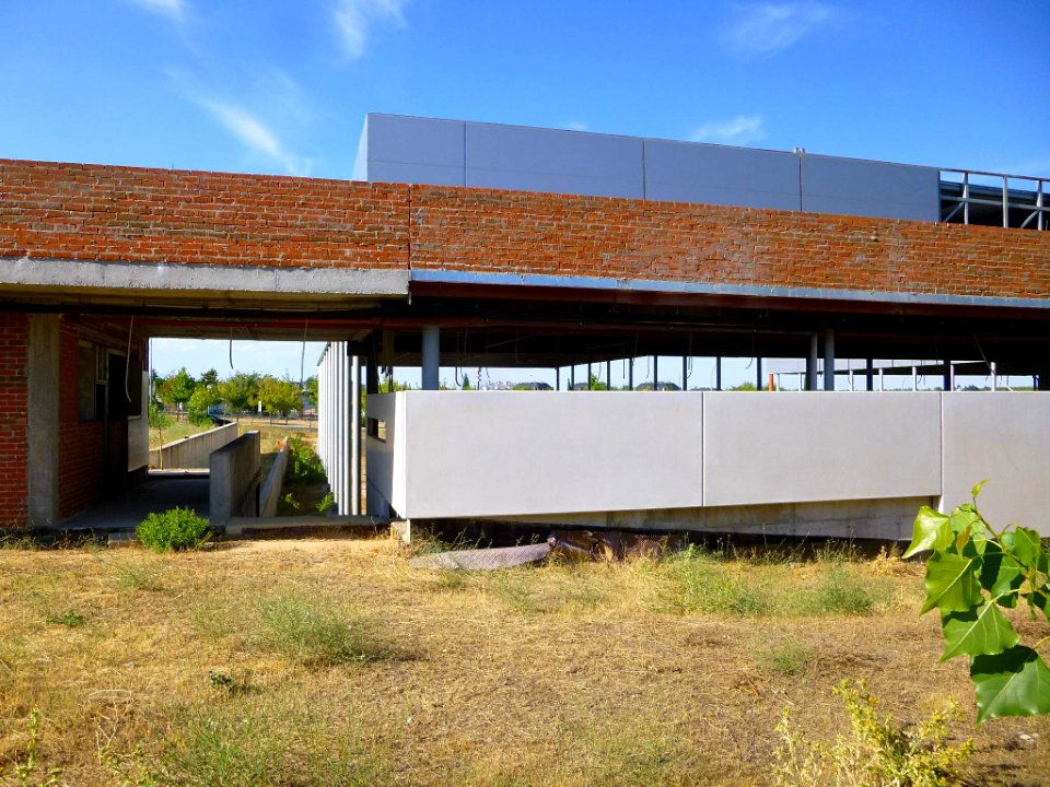 Boadilla del Monte - Construcción paralizada (desde 2010) del Complejo Deportivo Condesa de Chinchón (ex Parque del Deporte y la Salud) 07