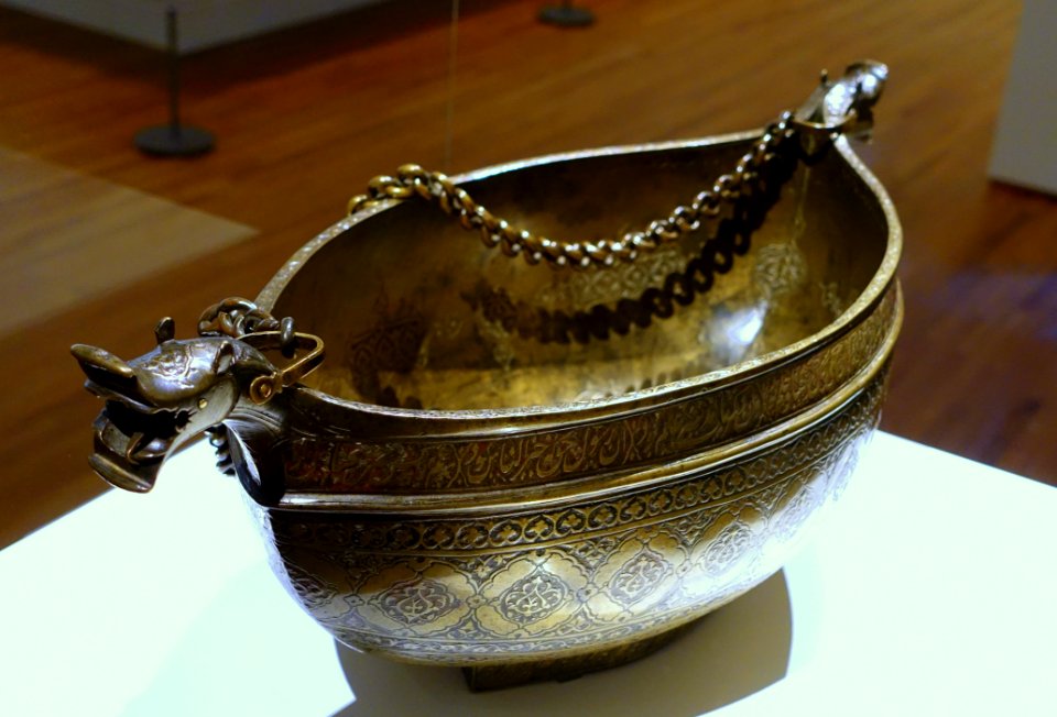 Boat or alms vessel (kashkul) with dragon-headed extremities, Iran, 1575-1600 AD, engraved brass, view 2 - Aga Khan Museum - Toronto, Canada - DSC06849