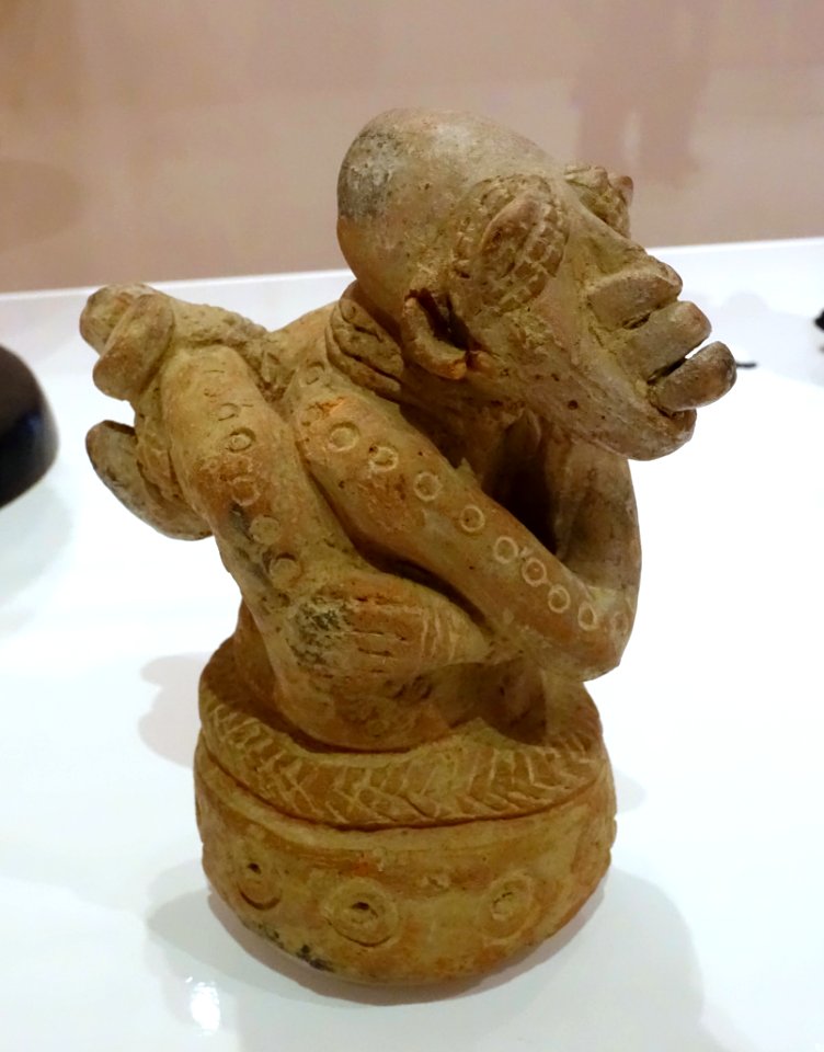 Bound figure, Jenne people, Jenne-Jeno, Inland Niger Delta region, Mali, c. 12th to 15th century AD, terracotta - Krannert Art Museum, UIUC - DSC06152