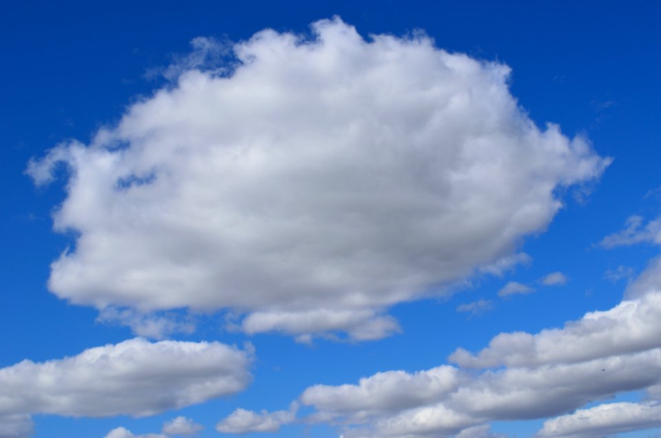 BlueSkyWhiteClouds11
