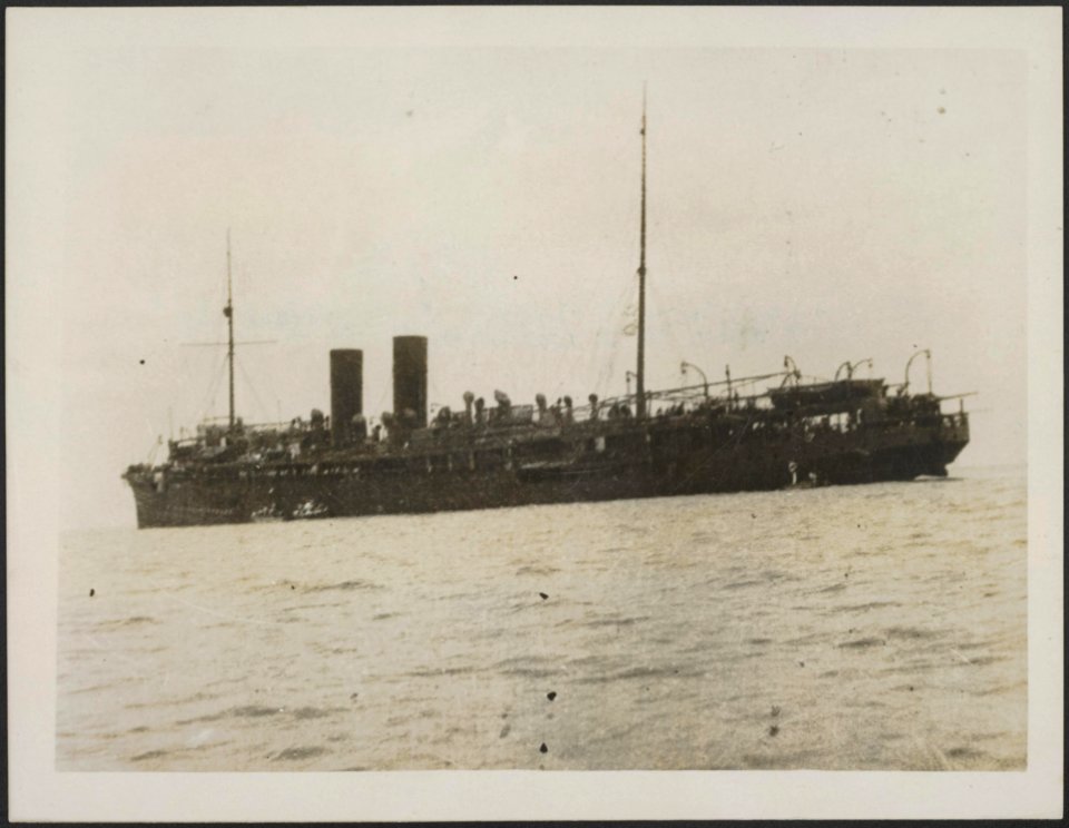 Boats full of passengers leaving the Arabia., Bestanddeelnr 158-1951