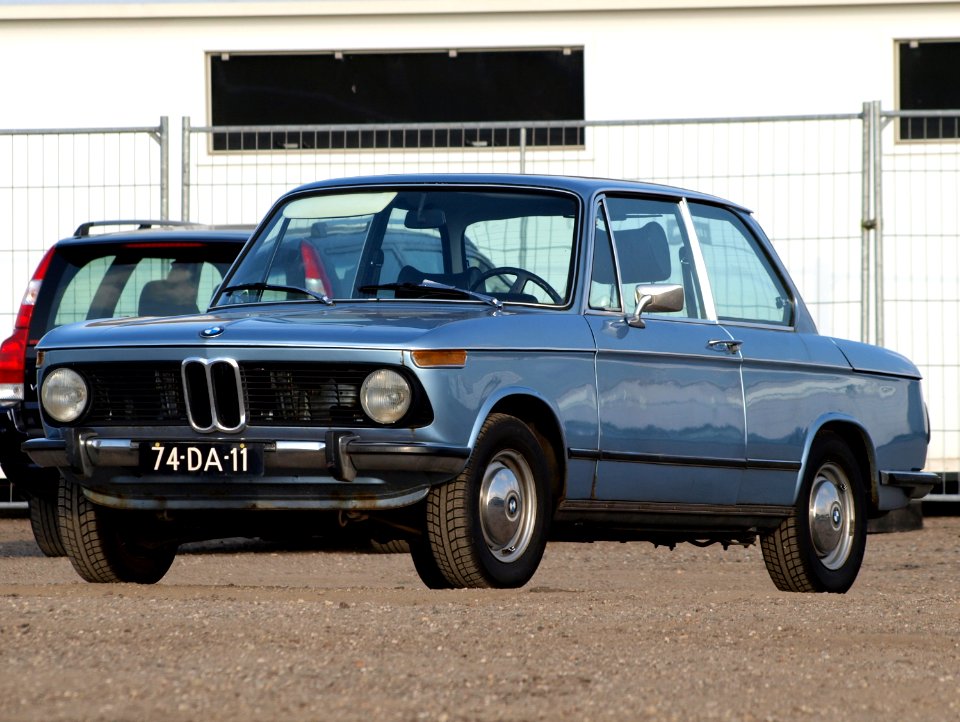 BMW 1602 dutch licence registration 74-DA-11