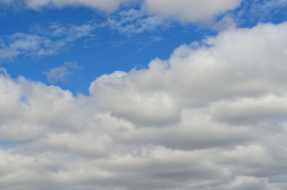 BlueSkyWhiteClouds7