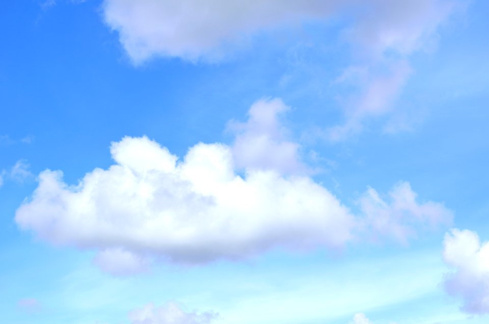 BlueSkyWhiteClouds21