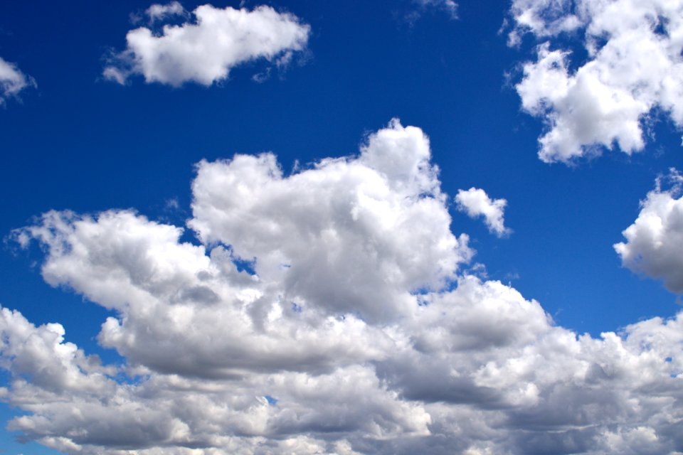 BlueSkyWhiteClouds17