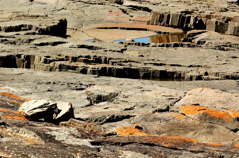 Bluff-rocks-Devonport-20070310-016
