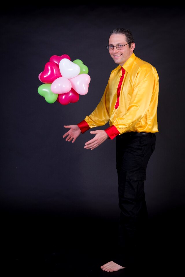 Balloon artist entertainment topiary