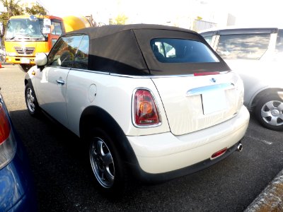 BMW MINI COOPER CONVERTIBLE (R57) rear photo