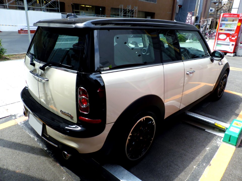BMW MINI COOPER S CLUBMAN (R55) rear